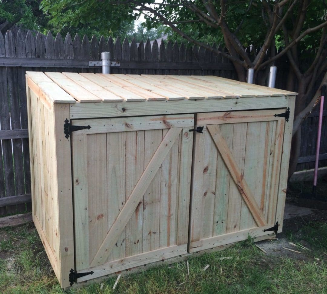 DIY Trash Can Privacy Fence (with plans!)