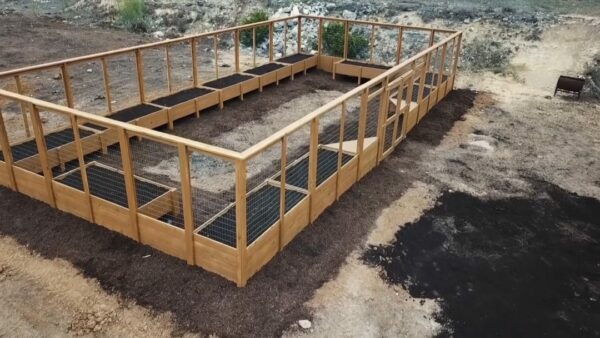 enclosed walk in garden with raised beds00 00 04 20still001